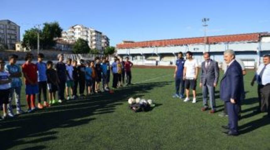 Vali Akın, Gen&ccedil;lik Hizmetleri Ve Spor İl M&uuml;d&uuml;rl&uuml;ğ&uuml;nde İnceleme Yaptı