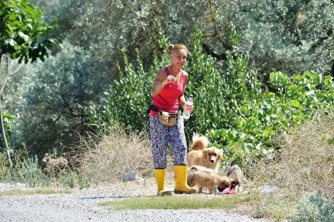 &Uuml;nl&uuml; Rock Yıldızı Dağ K&ouml;y&uuml;ne Yerleşti