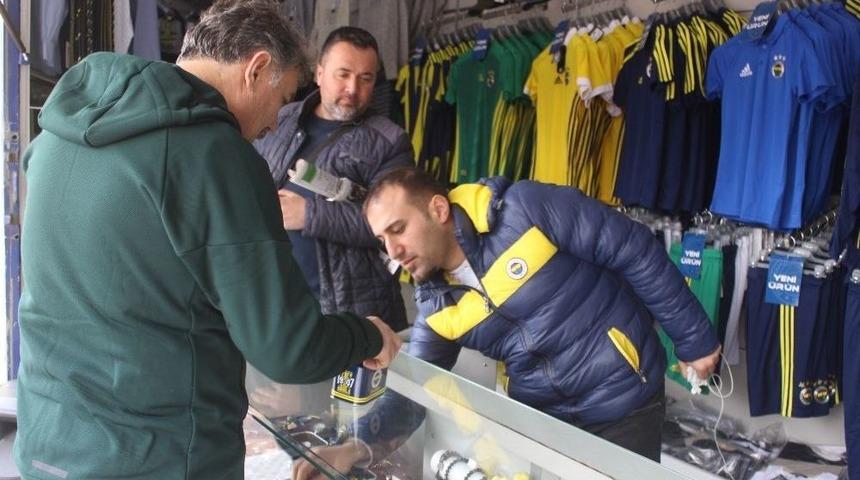 Fenerbah&ccedil;e&rsquo;nin Lisanslı &Uuml;r&uuml;nleri Tavşanlı&rsquo;da