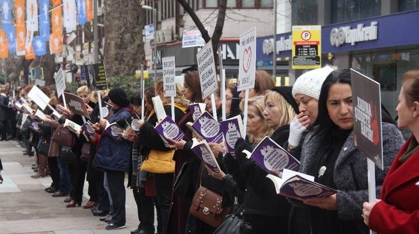 &Ccedil;ocuk İstismarına Dikkat &Ccedil;ekmek İ&ccedil;in Kitap Okudular
