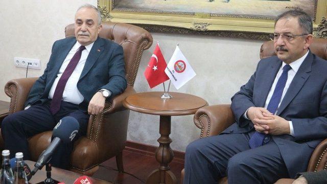 &Ccedil;evre Ve Şehircilik Bakanı Mehmet &Ouml;zhaseki: 2