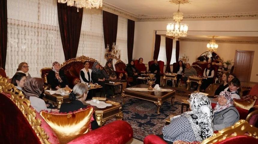 Şehit Yakınları Vali Konağında Ağırlandı