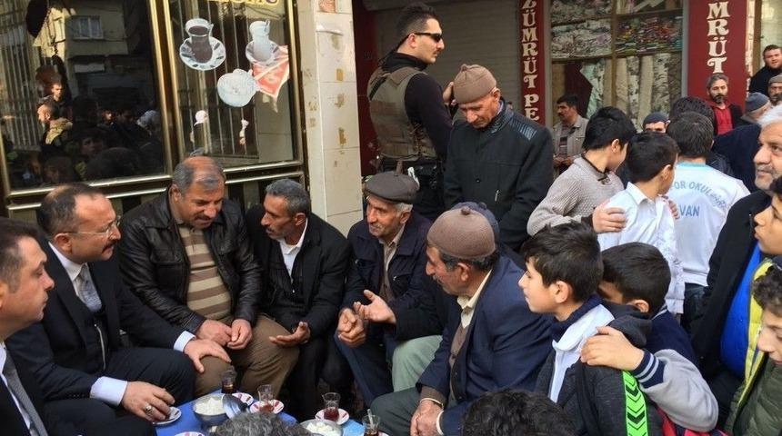 Vali Atik Esnafla Bir Araya Geldi