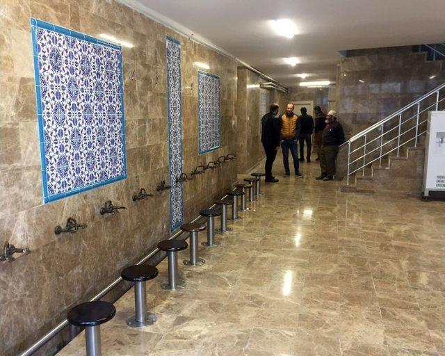Ulubatlı Hasan Camii Önü Meydan Ve Şadırvanı Hizmete Açıldı