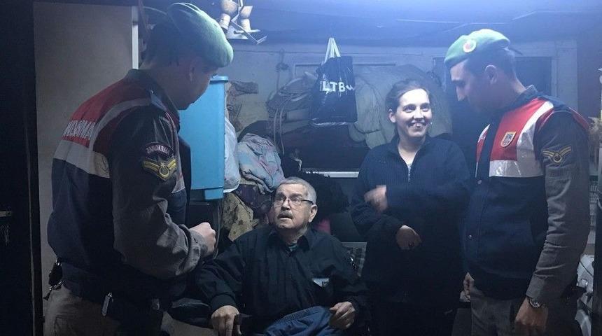 Kayıp Engelli Gen&ccedil;, Jandarma Ekiplerince Ailesine Teslim Etti