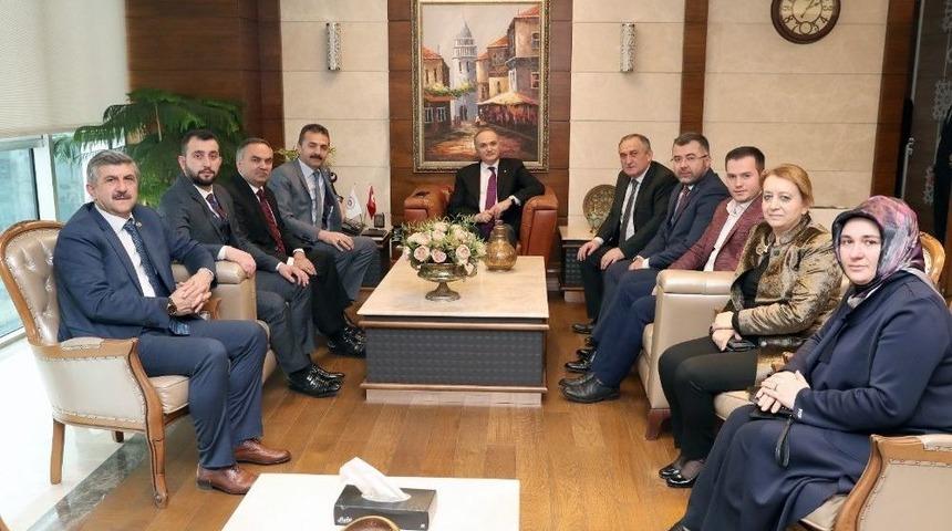 Başkanlar Bakan &Ouml;zl&uuml; İle G&ouml;r&uuml;şt&uuml;