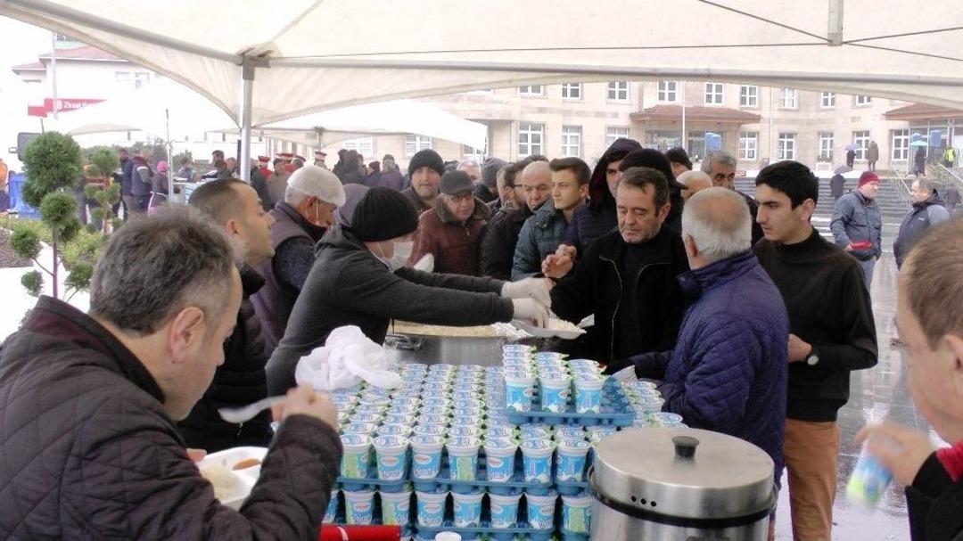 Binlerce Kişi Şehitler İ&ccedil;in Dua Etti