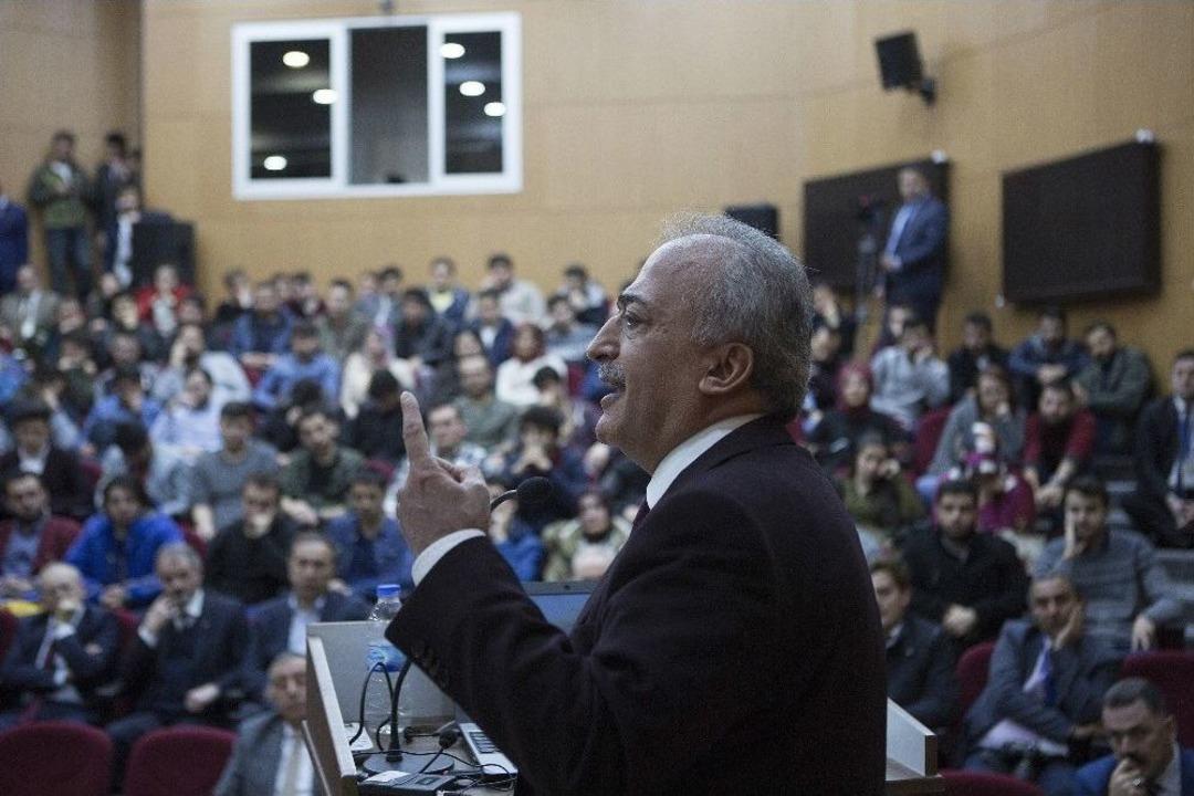 Rekt&ouml;r &Ccedil;omaklı, Et&uuml;&rsquo;n&uuml;n Kariyer Zirvesine Katıldı