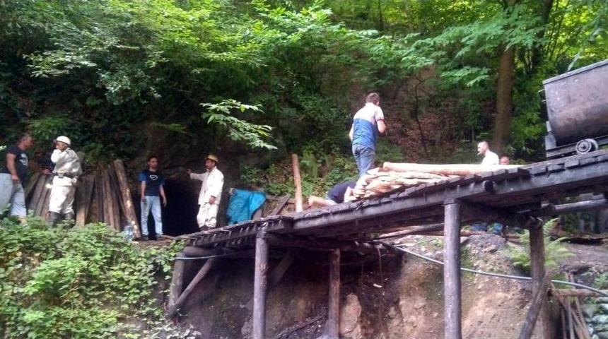 Maden Ocağında G&ouml;&ccedil;&uuml;k: 2 İş&ccedil;i G&ouml;&ccedil;&uuml;k Altında