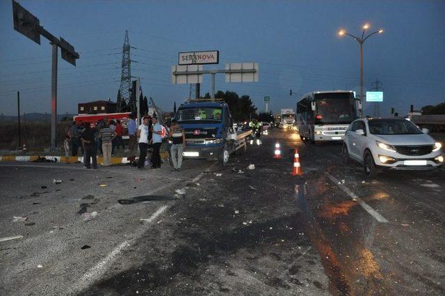 Kamyon Kırmızı Işıkta Araçları Biçti: 1 Ölü, 18 Yaralı