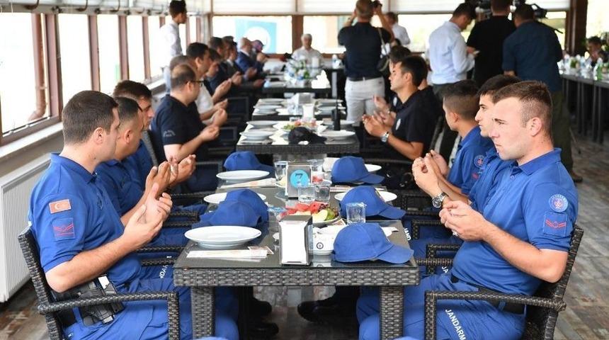 Diyanet İşleri Başkanı Erbaş, Jandarma Ve Polislerle Buluştu