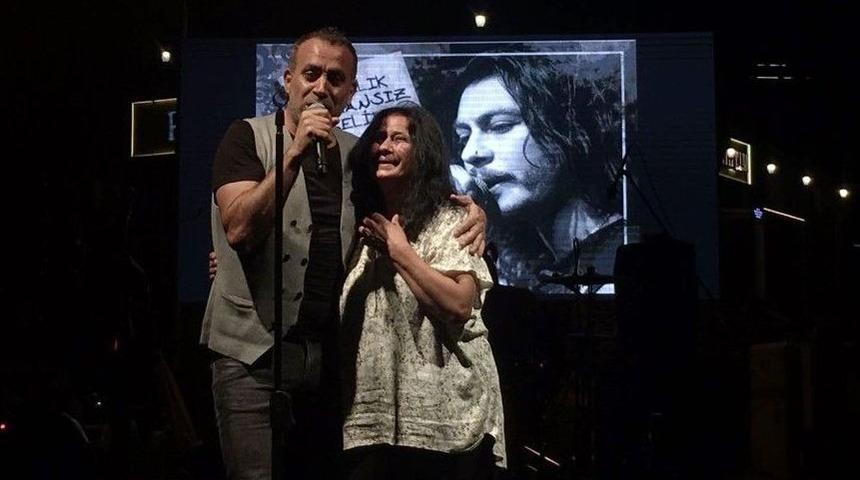 Barış Akarsu, &Ouml;l&uuml;m&uuml;n&uuml;n 11. Yıl D&ouml;n&uuml;m&uuml;nde Konserlerle Anıldı