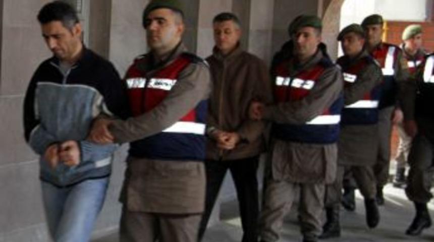 Isparta&rsquo;da 700 Harbiyeliyi Darbeye Destek İ&ccedil;in Ankara&rsquo;ya G&ouml;t&uuml;rmeye &Ccedil;alışan 12 Sanığa M&uuml;ebbet