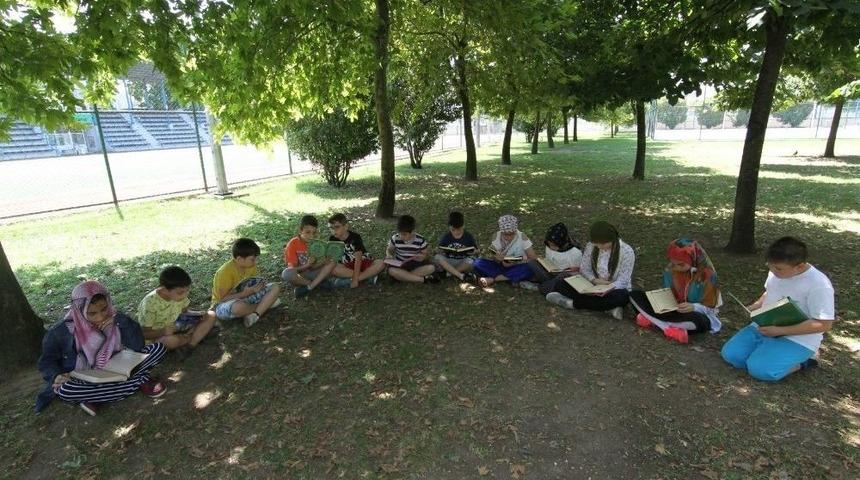 Bilgievi &Ouml;ğrencileri Şehitler İ&ccedil;in Yasini Şerif Okudu