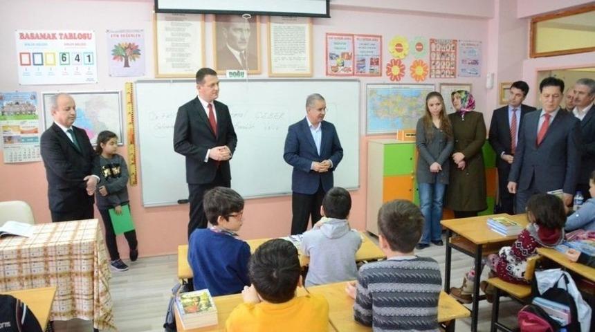 Safranbolu&rsquo;da &Ouml;ğrencilere 7 Bin 500 Kitap Dağıtıldı