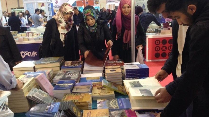 Atat&uuml;rk K&uuml;lt&uuml;r Merkezi Başkanlığı Yayınları, Karadeniz 4. Kitap Fuarı&rsquo;nda B&uuml;y&uuml;k İlgi G&ouml;r&uuml;yor