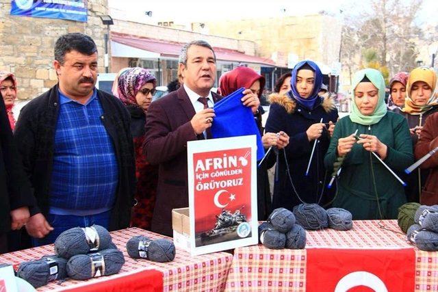 Mersinli Kadınlar Afrin’deki Askerlere Elleriyle Ördükleri Boyunlukları Gönderdi