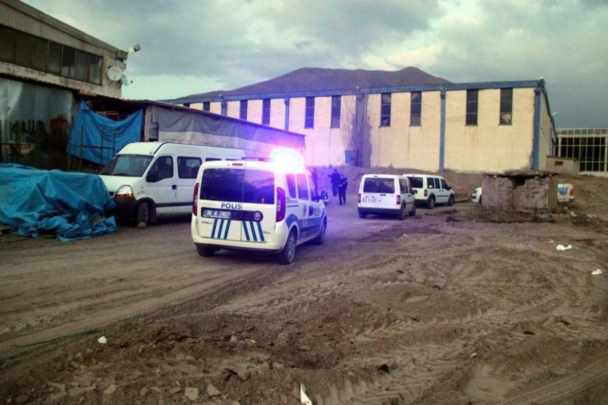 16 Yıllık Eşini &Ouml;ld&uuml;rd&uuml;kten Sonra İntihara Teşebb&uuml;s Etti