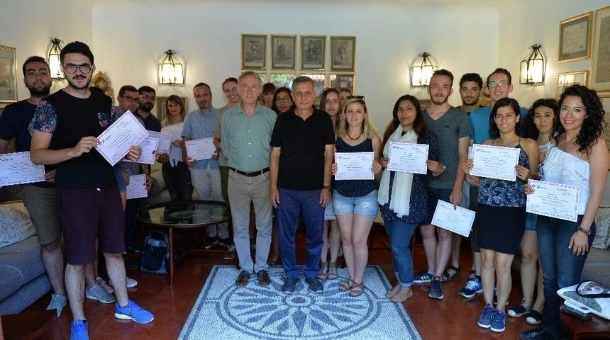 Yaz Okuluna Katılan &Ouml;ğrenciler, Sertifikalarını Aldı