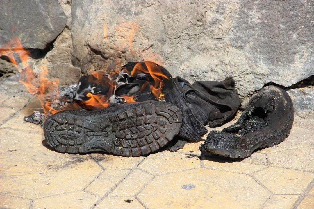 Akıma Kapılan İş&ccedil;i Yanarak Ağır Yaralandı