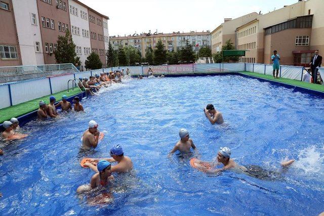 Konya’da Yüzmeyen Çocuk Kalmasın Projesi Hayata Geçti