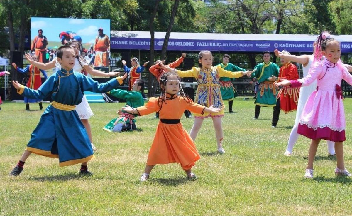 Moğol Milli Naadam Şenliği Renkli G&ouml;r&uuml;nt&uuml;lere Sahne Oldu