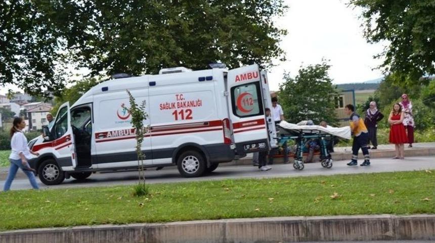 Biga&rsquo;da Karşıdan Karşıya Ge&ccedil;mek İsteyen Kişiye Otomobil &Ccedil;arptı