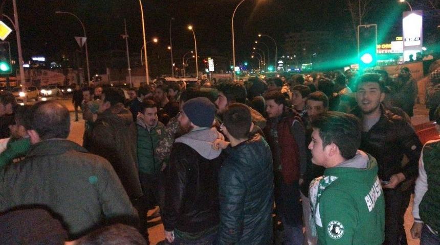 Bursaspor Taraftarından Y&ouml;netime Protesto