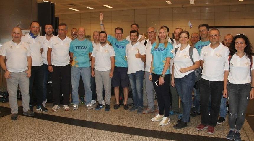 &Ccedil;ocuklar İ&ccedil;in 800 Kilometre Pedal &Ccedil;evirdiler