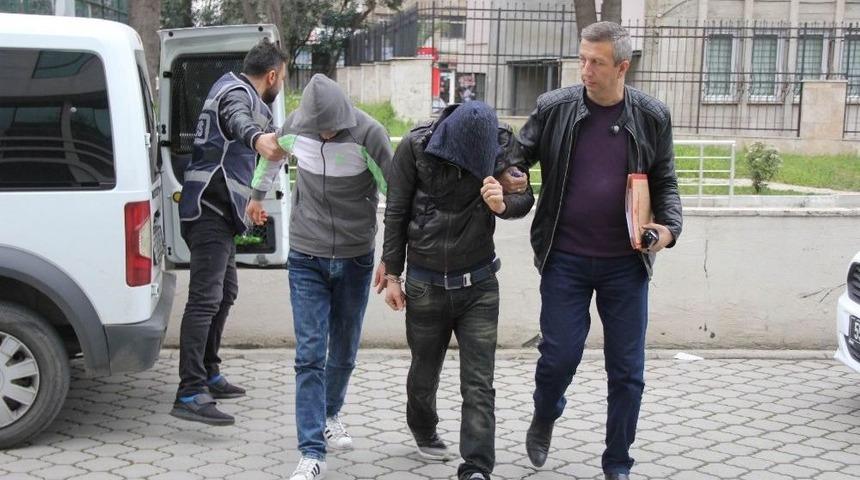 G&uuml;m&uuml;ş&ccedil;&uuml;y&uuml; Soyup Eğlenmek İ&ccedil;in Gittikleri Pavyonda Yakalandılar