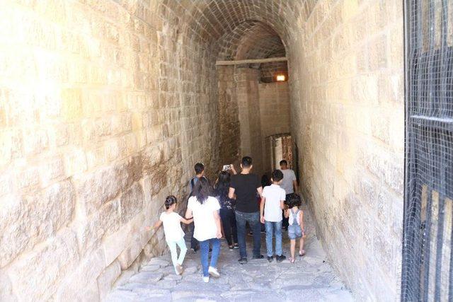 Tarihi Gaziantep Kalesi’ne Yoğun İlgi