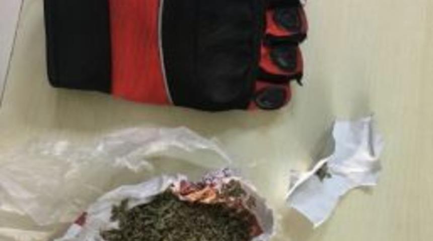 Polisin Durdurduğu Şüphelilerin Üzerinden Bonzai Çıktı