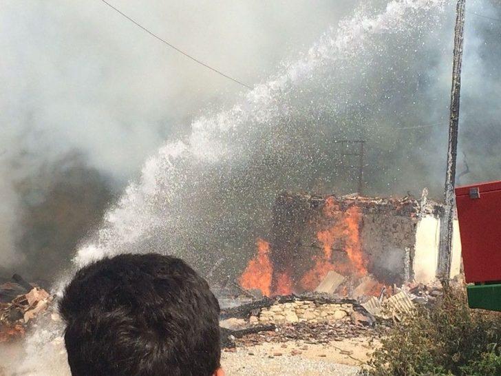 Karabük’te Köy Yangını: Ekiplerin Çalışması Sürüyor G1