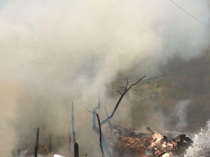 Karabük’te Köy Yangını: Ekiplerin Çalışması Sürüyor G2