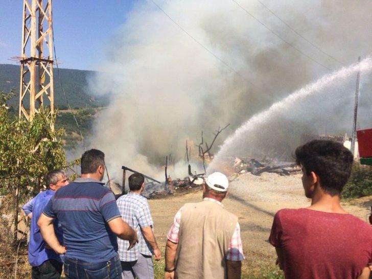 Karabük’te Köy Yangını: Ekiplerin Çalışması Sürüyor G3