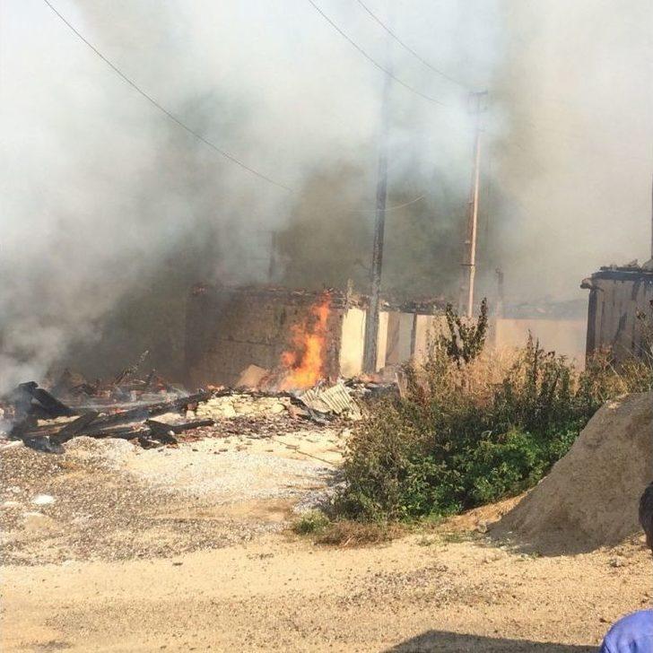 Karabük’te Köy Yangını: Ekiplerin Çalışması Sürüyor G5