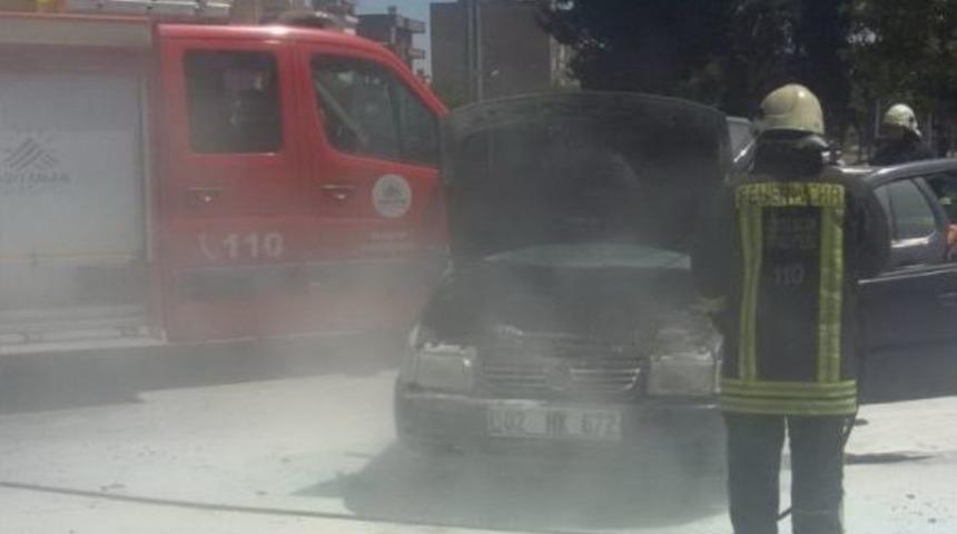 Seyir Halindeki Otomobil Alev Aldı