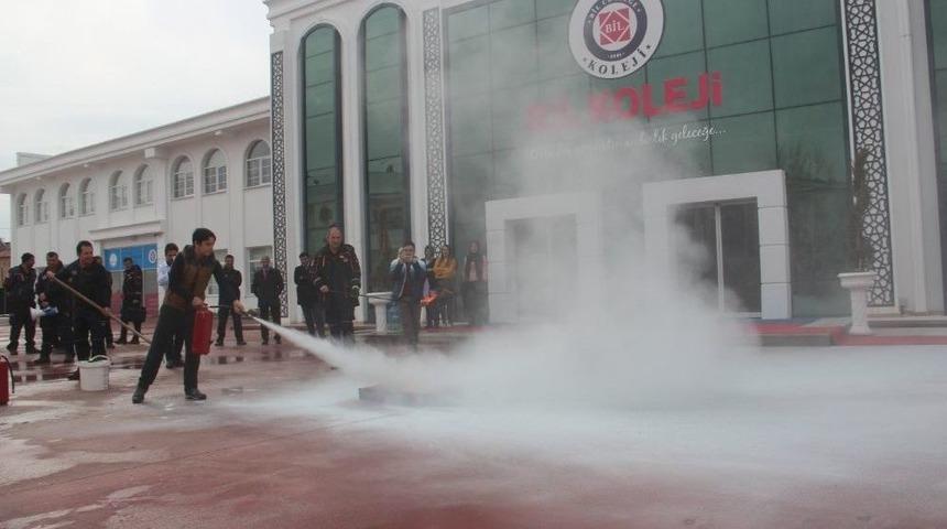 Afad, &lsquo;afete Hazır Okul&rsquo; Ve &lsquo;afete Hazır T&uuml;rkiye&rsquo; Kapsamında &Ouml;ğrencileri Bilgilendiriyor