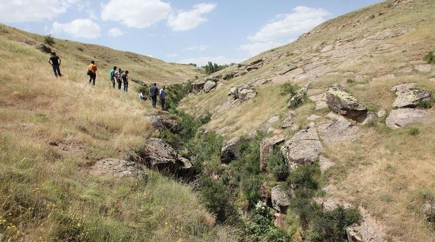 Kaybolduktan 1 G&uuml;n Sonra &Ouml;l&uuml; Bulunan 2 Yaşındaki Sami Yusuf Toprağa Verildi
