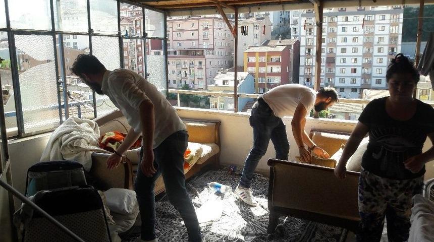 Bir Yanda D&uuml;ğ&uuml;n, Bir Yanda Operasyon