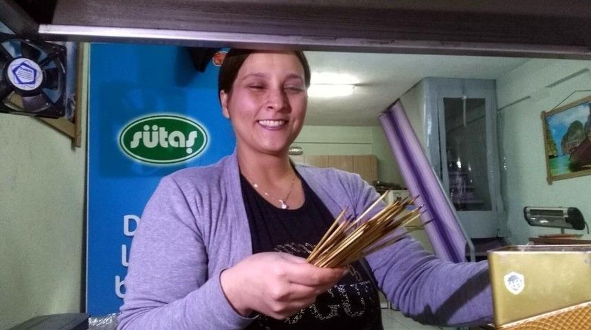 &Ccedil;eyrek Altın İ&ccedil;in 151 Adet &Ccedil;&ouml;p Et Şiş Yiyen Kadın: &ldquo;3 G&uuml;n&uuml;n Sonunda Yarım Kase &Ccedil;orba İ&ccedil;ebildim&rdquo;