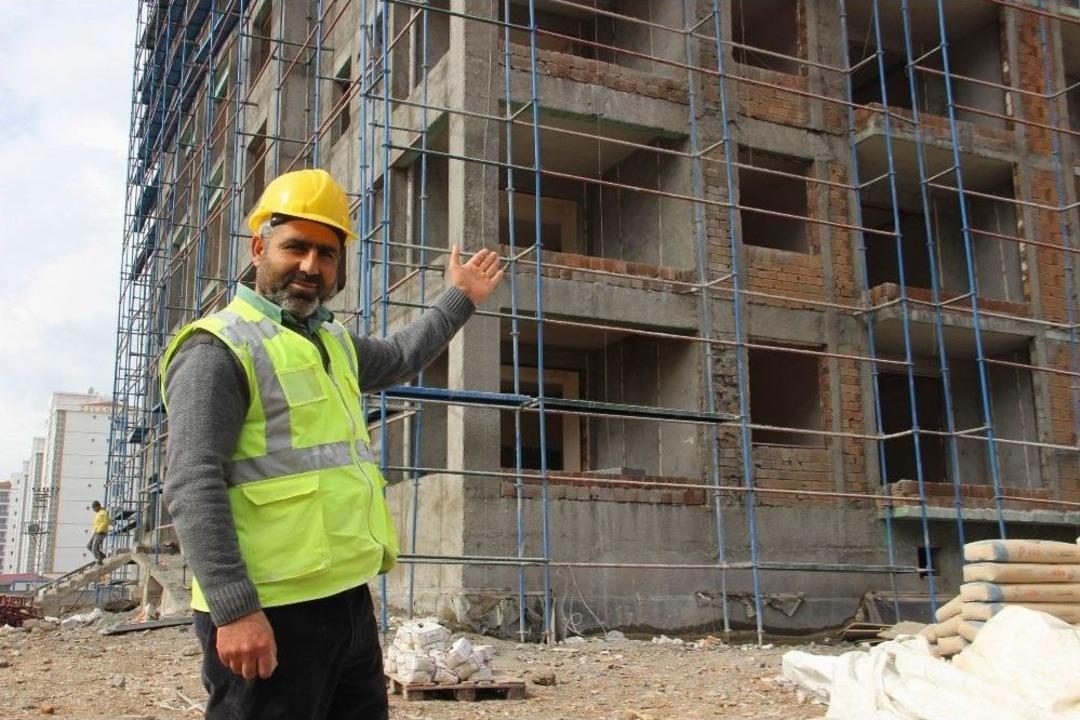 İnşaat Sekt&ouml;r&uuml;n&uuml;n Y&uuml;z&uuml; G&uuml;l&uuml;yor