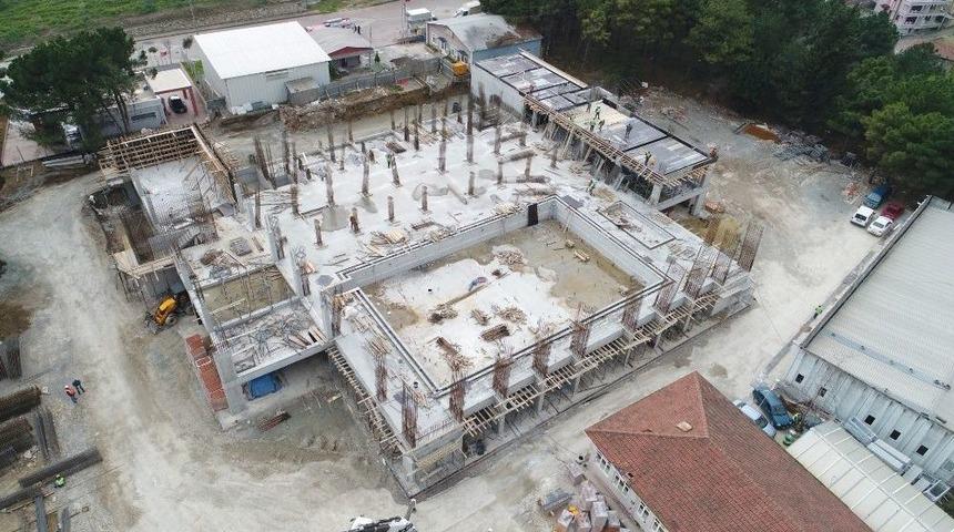 Karam&uuml;rsel Yarı Olimpik Y&uuml;zme Havuzu Y&uuml;kseliyor