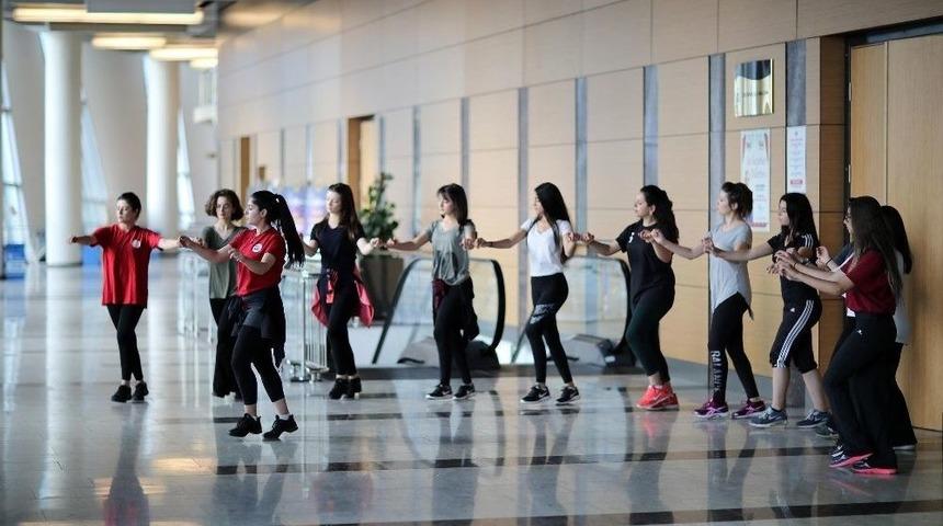 Tubil Halk Dansları Topluluğu Birincilik Yolunda