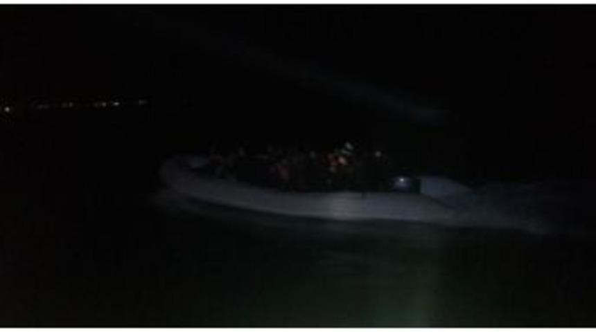 Yatları Arızalanan 3 Kişiyi Sahil Güvenlik Kurtardı