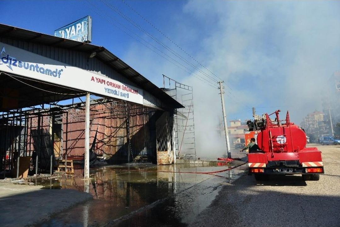 Antalya&rsquo;da İş Yeri Yangını