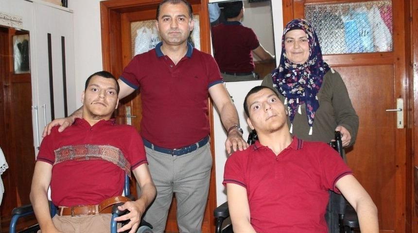 24 Yıl Engelli &Ccedil;ocuklarına Baktı Bir Kere &lsquo;of&rsquo; Demedi