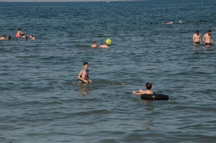 Sıcaktan Bunalanlar Denize Akın Etti G1