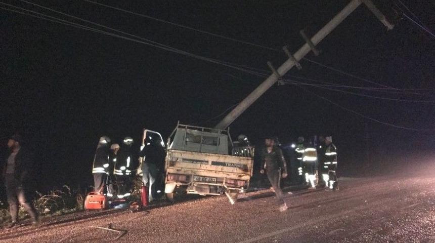 Milas&rsquo;ta Alkoll&uuml; S&uuml;r&uuml;c&uuml; Elektrik Direğine &Ccedil;arptı; 1yaralı