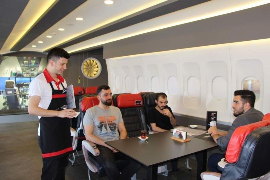 U&ccedil;ak Merakını Kafeteryasında Ger&ccedil;ekleştirdi